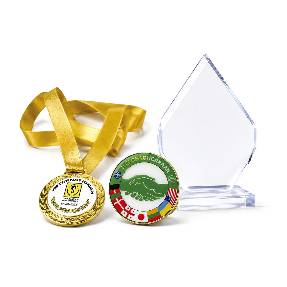 Medallas, pines, solaperos y trofeos